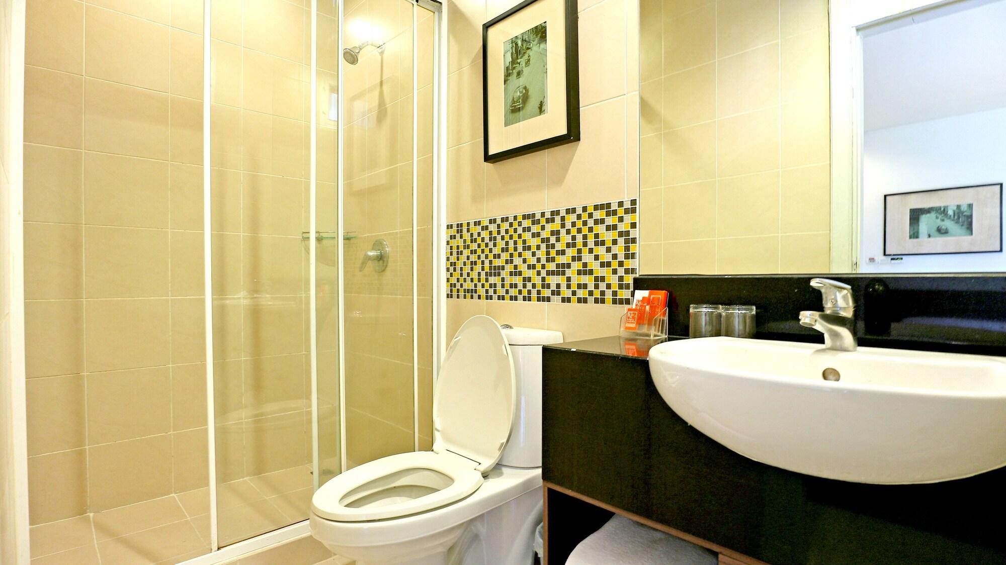 Legacy Hotel Bangkok Sukhumvit Exterior photo