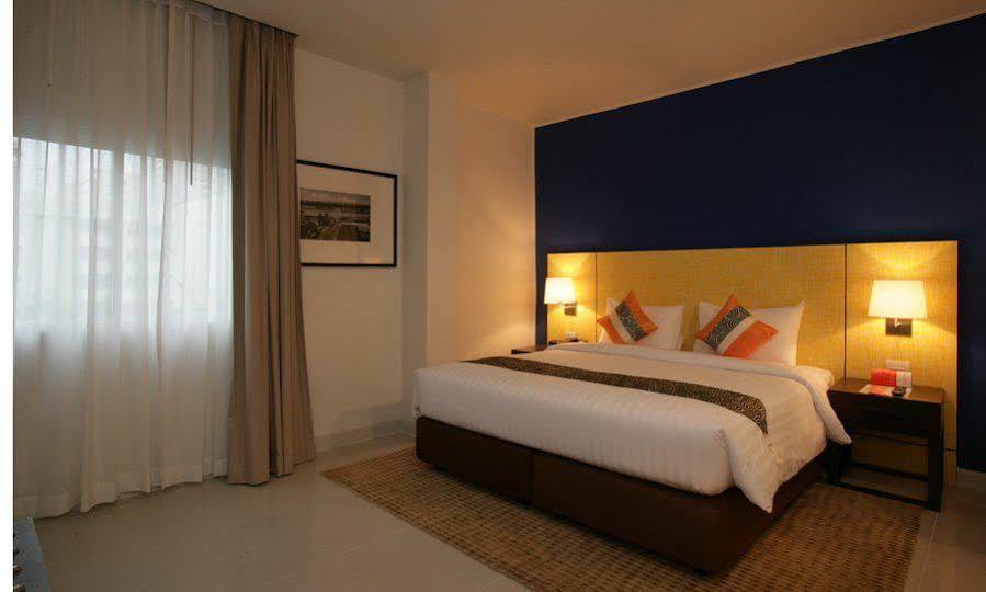 Legacy Hotel Bangkok Sukhumvit Exterior photo